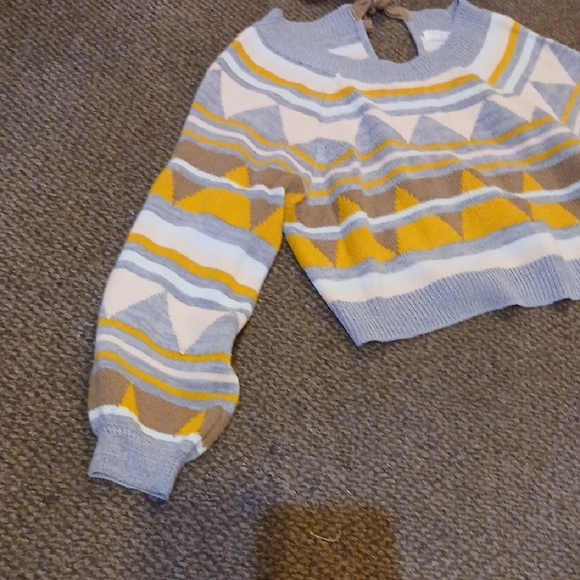 Geometric Patterned Sweater - Picture 3 of 7